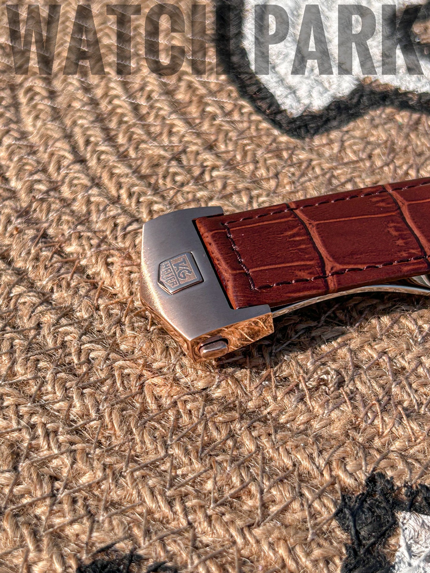 Executive Watch - Tag Heuer - Champagne dial edition - Rose gold body - Brown belt